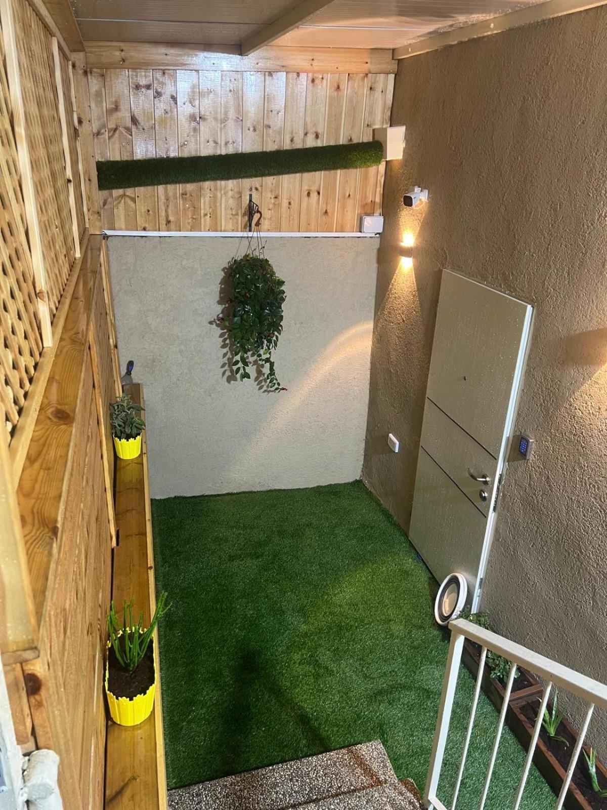 Johny'S Boutique Apartment Хайфа Экстерьер фото